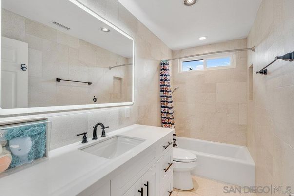 Bathroom, Interior, Recessed Lighting