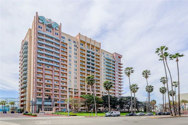 Exterior, Facade, Condo Building