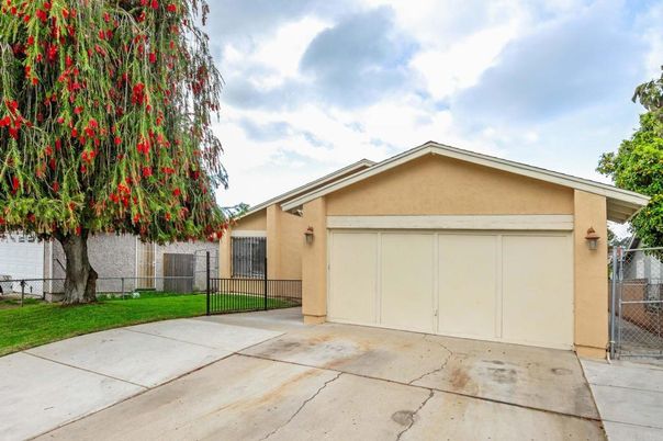 Detached Garage, Exterior