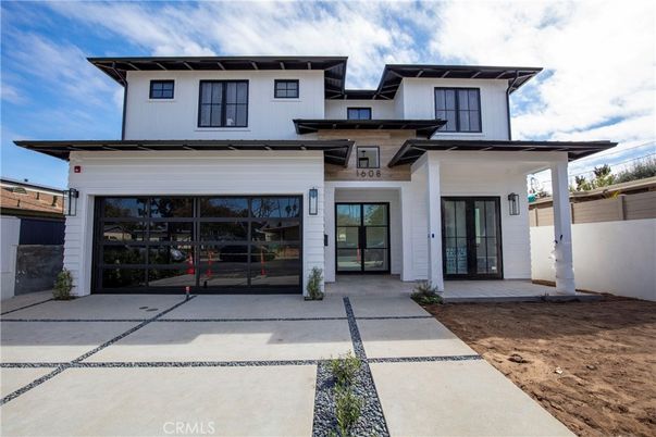 Attached, Exterior, Facade, Modern
