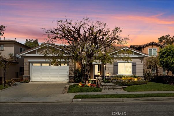 Attached, Exterior, Facade, American Craftsman