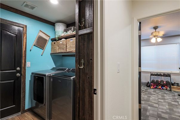 Interior, Recessed Lighting, Washer, Wood Texture Flooring