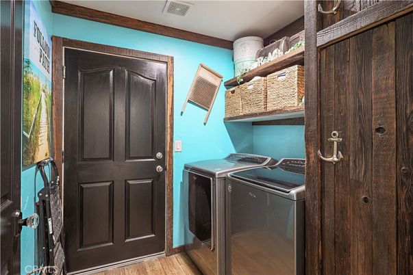 Interior, Washer, Wood Texture Flooring