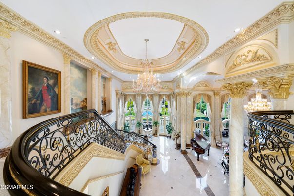 Chandelier, Interior, Piano, Recessed Lighting