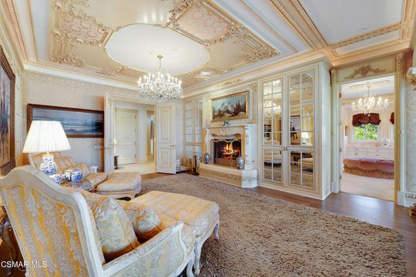 Chandelier, Fireplace, Interior, Wood Texture Flooring