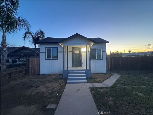 Backyard, Exterior, Facade, Ranch