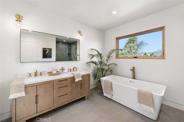Bathroom, Dual Sink Vanities, Free Standing Baths, Interior, Recessed Lighting