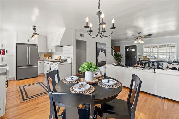 Chandelier, Dining room, Interior, Kitchen, Living room, Pendant Lights, Wood Texture Flooring