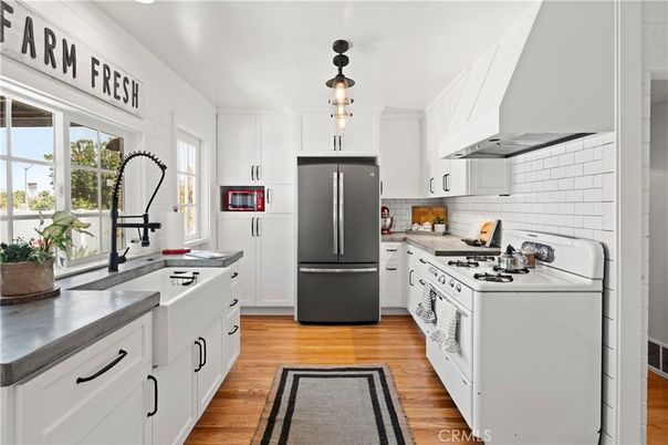Interior, Kitchen, Pendant Lights, Wood Texture Flooring