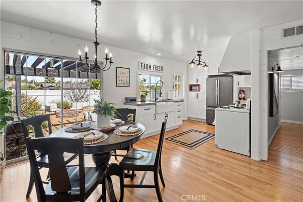 Chandelier, Dining room, Interior, Kitchen, Pendant Lights, Recessed Lighting, Wood Texture Flooring