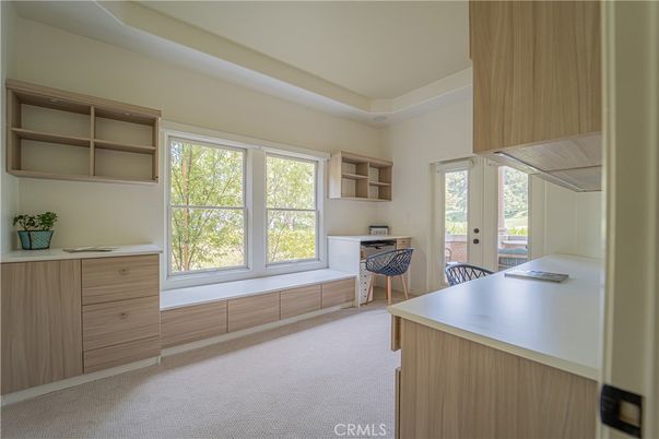 Home Office, Interior