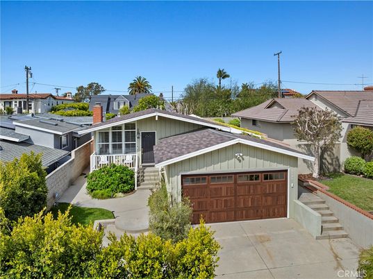 Attached, Exterior, Facade, Ranch