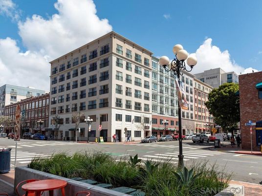 Exterior, Facade, Highrise