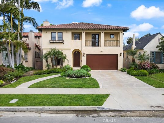 Attached, Exterior, Facade, Mediterranean