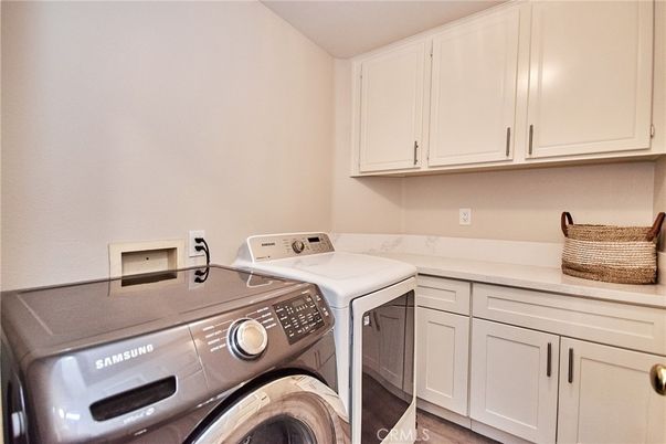 Interior, Washer, Wood Texture Flooring