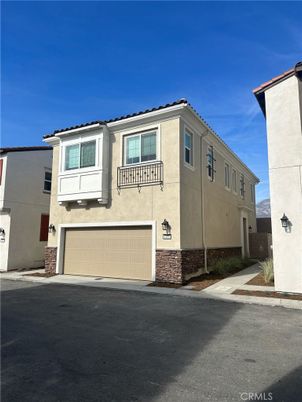 Attached, Exterior, Facade, Mediterranean