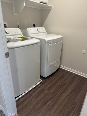 Interior, Washer, Wood Texture Flooring