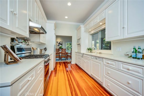 Dining room, Interior, Kitchen, Recessed Lighting, Wood Texture Flooring