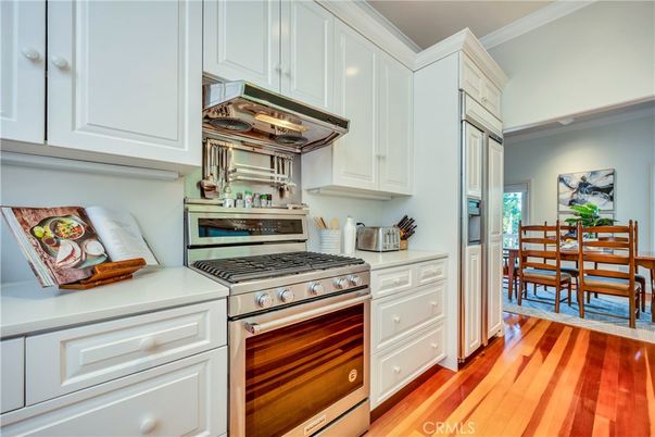Dining room, Interior, Kitchen, Stainless Steel Appliances, Wood Texture Flooring