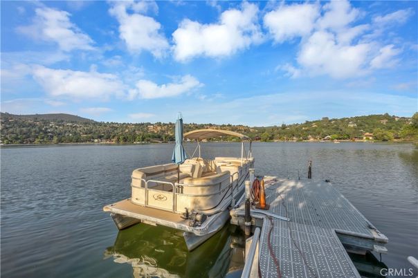 Exterior, Lake
