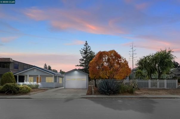 Detached Garage, Exterior