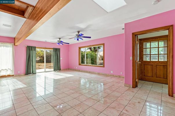 Empty room, Interior, Wooden Beams