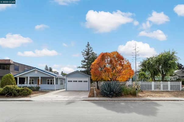Detached Garage, Exterior