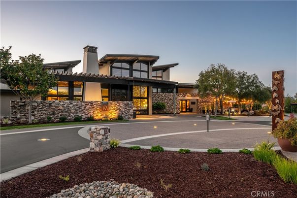 Exterior, Facade, Modern