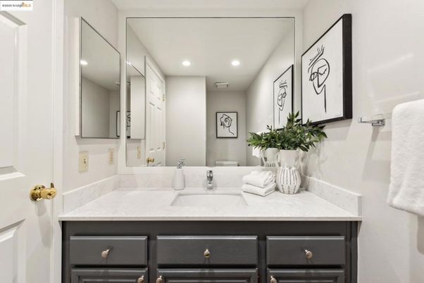 Bathroom, Interior, Recessed Lighting