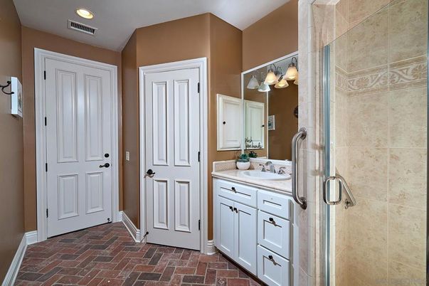 Bathroom, Interior, Recessed Lighting