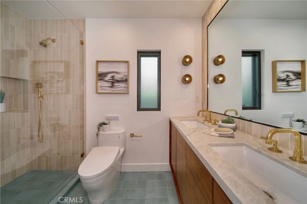 Bathroom, Dual Sink Vanities, Interior