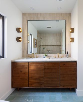 Bathroom, Dual Sink Vanities, Interior, Recessed Lighting