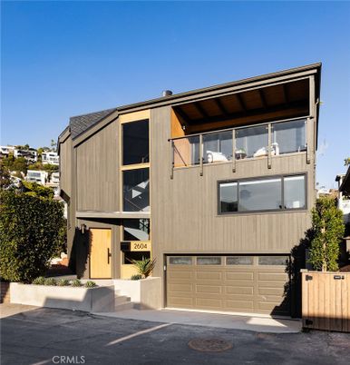 Attached, Exterior, Facade, Modern