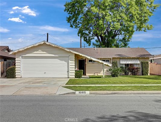 Attached, Exterior, Facade, Ranch