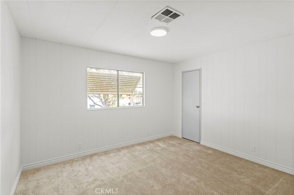 Empty room, Interior