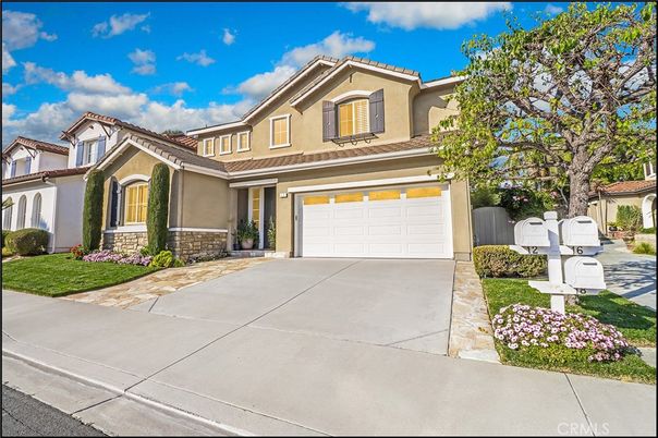 Attached, Exterior, Facade, Mediterranean