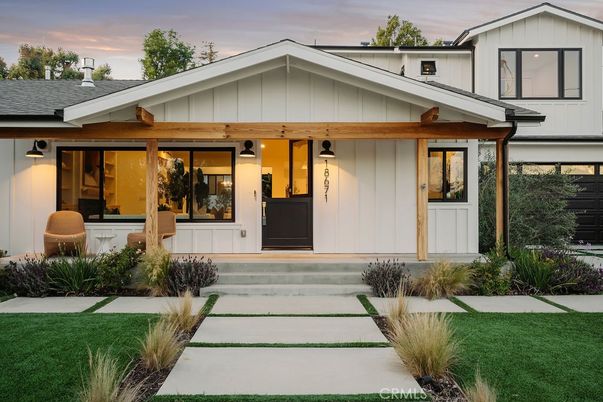 Exterior, Facade, Farmhouse