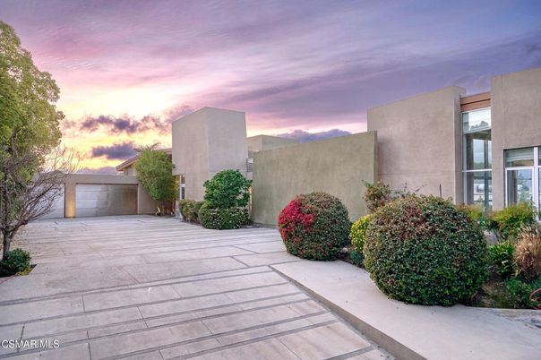 Attached, Exterior, Facade, Modern