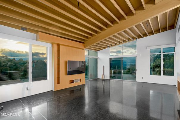 Empty room, Interior, Wooden Beams