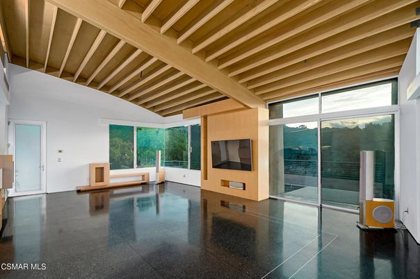 Empty room, Interior, Wooden Beams