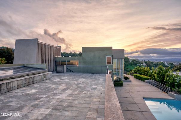 Exterior, Facade, Modern