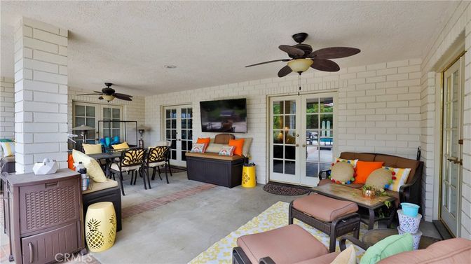 Dining room, Exterior