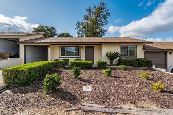 Attached, Exterior, Facade, Ranch