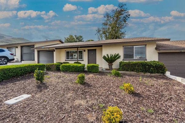 Attached, Exterior, Facade, Ranch