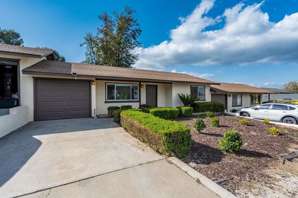 Attached, Exterior, Facade, Ranch