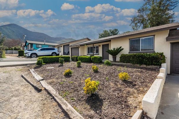 Exterior, Facade, Ranch