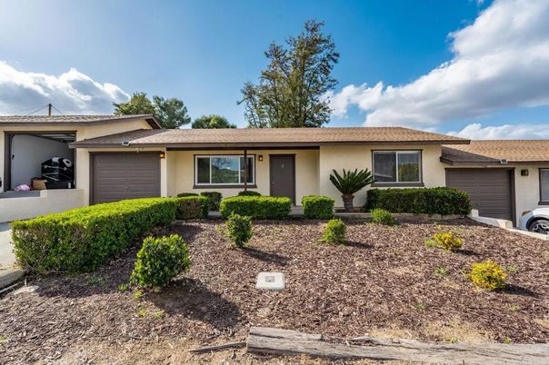 Attached, Exterior, Facade, Ranch