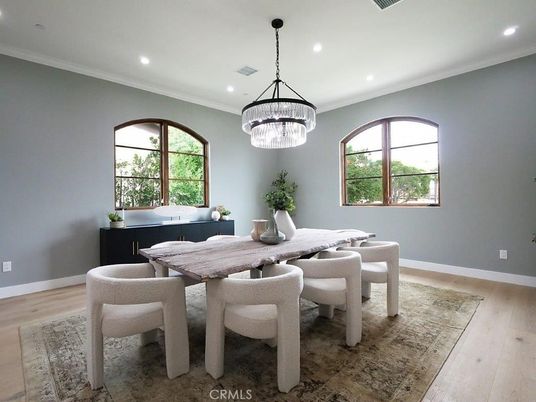 Chandelier, Dining room, Interior, Recessed Lighting, Wood Texture Flooring