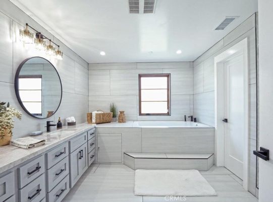 Bathroom, Dual Sink Vanities, Interior, Recessed Lighting