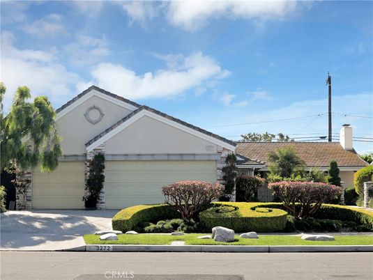 Attached, Exterior, Facade, Ranch